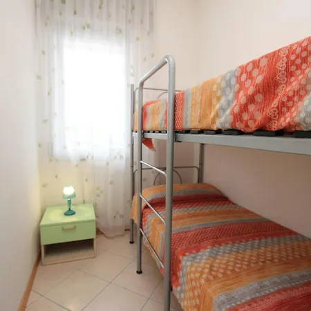 Apartment Colorful With Sea View