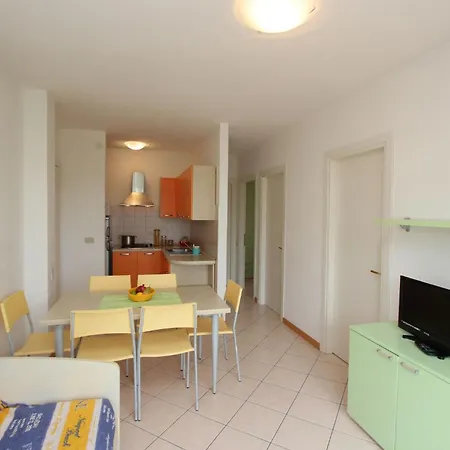 Colorful With Sea View Apartment *