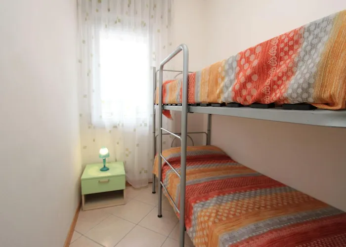 Apartment Colorful With Sea View