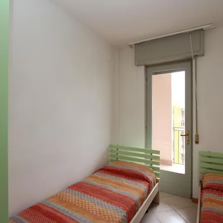 Colorful With Sea View Apartmán